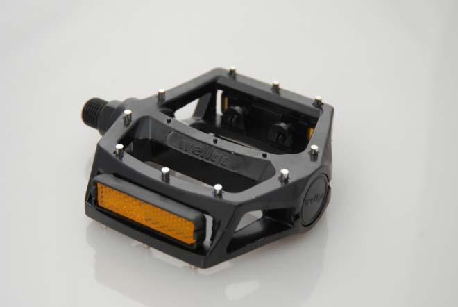 Wellgo 313 Flat/Platform Pedal, 9/16" Black