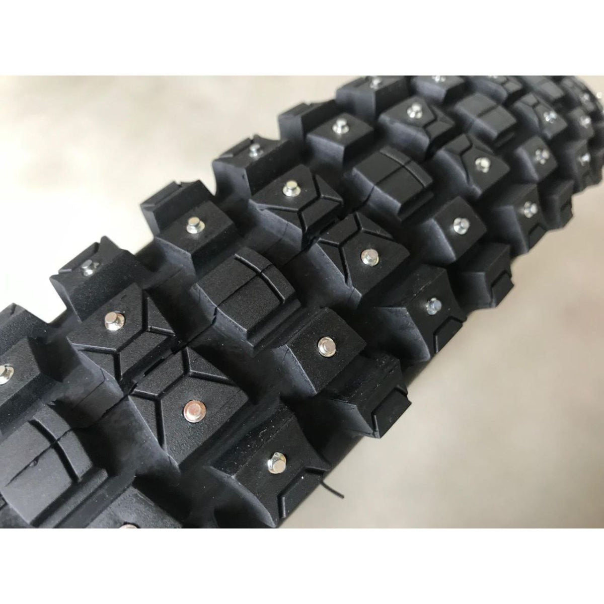 BENNO TIRE STUDDED SNOW 24X2.5