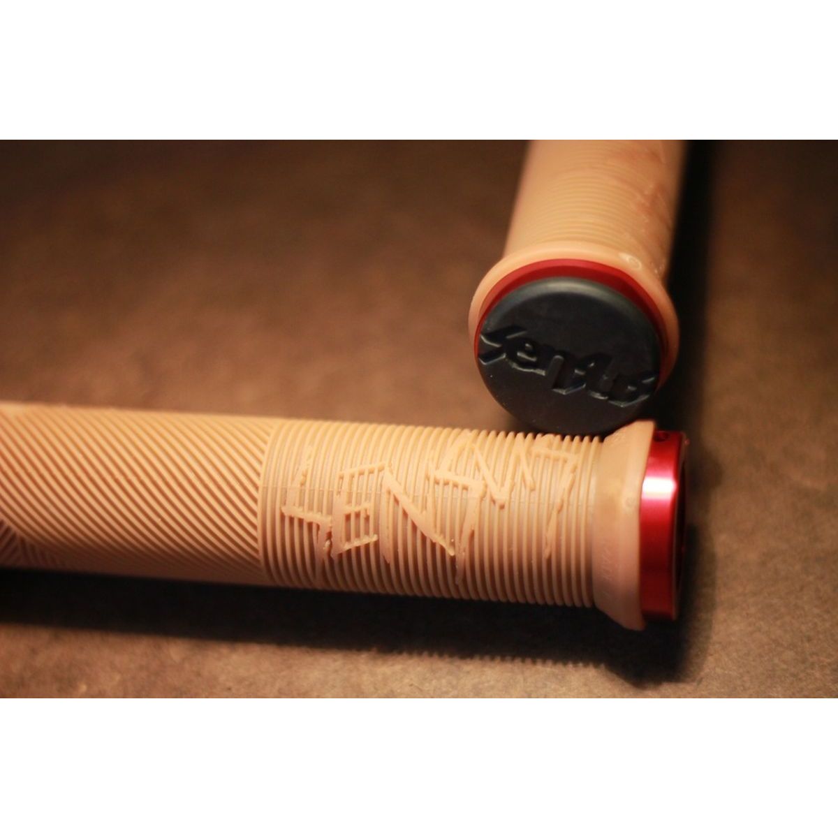 Sensus Grip Disisdaboss Lock On Gum / Black