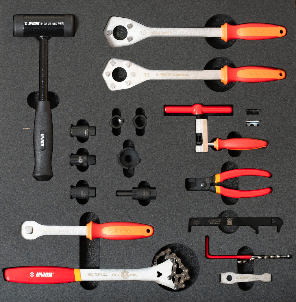 UNIOR SET OF TOOLS IN TRAY 5 - 2600A AND 2600C